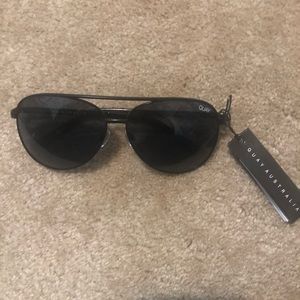 QUAY Australia Vivienne in black/smoke